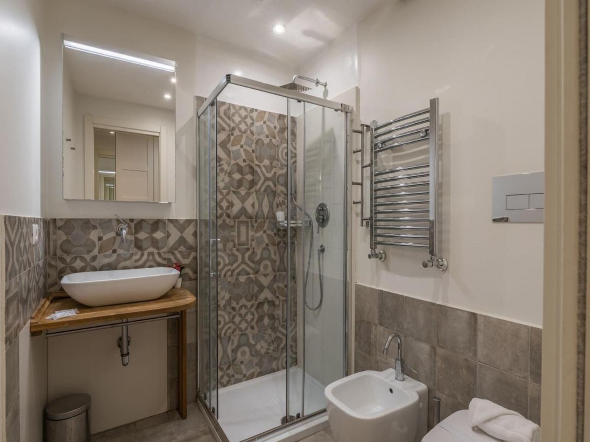 The Best Rent - Elegant Flat Near Colosseum Рим Экстерьер фото